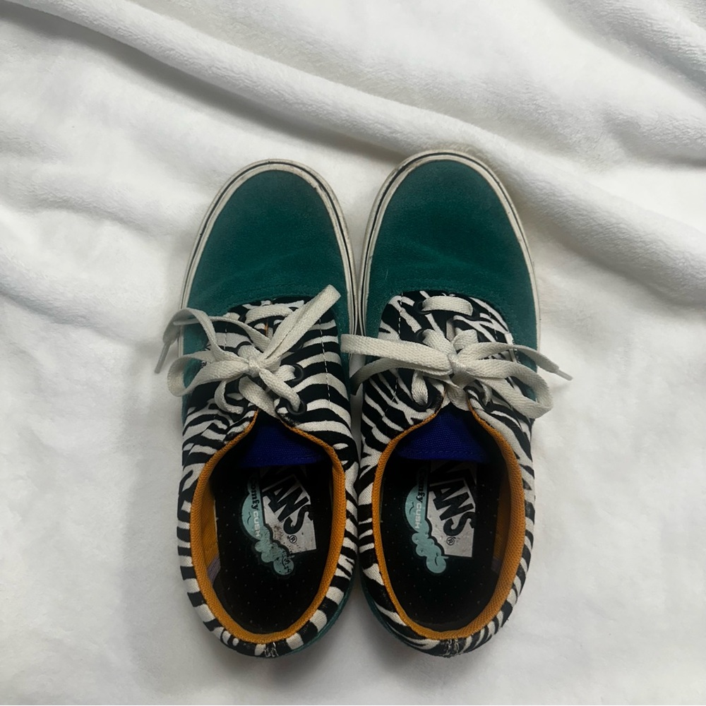 Vans Green and Black Skate Sneakers with Classic Design